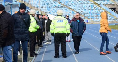 GALERIE FOTO / O candidată s-a prăbușit pe pistă, în timpul probei sportive pentru angajarea în Poliția Locală - 2