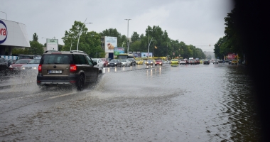 GALERIE FOTO / Copaci căzuți și zeci de străzi inundate, la Constanța - 12