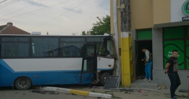 UPDATE. ACCIDENT RUTIER GRAV la intrare în Valu lui Traian cu 11 victime / Galerie foto - 11
