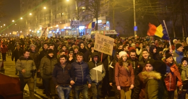 Galerie foto. CONSTANȚA, MAI UNITĂ CA NICIODATĂ. MII DE PROTESTATARI AU IEȘIT ÎN STRADĂ, ASEARĂ. ȘI NU SE OPRESC AICI... - 12