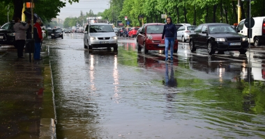 GALERIE FOTO / NU VĂ BUCURAȚI, REVIN PLOILE ȘI TEMPERATURILE SCĂZUTE! Cum va fi vremea în următoarele două săptămâni - 4