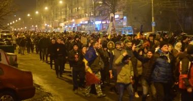 Galerie foto. CONSTANȚA, MAI UNITĂ CA NICIODATĂ. MII DE PROTESTATARI AU IEȘIT ÎN STRADĂ, ASEARĂ. ȘI NU SE OPRESC AICI... - 13