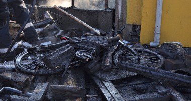 Doi copii, suspectați că ar fi dat foc casei de pe strada Nicolae Filimon (GALERIE FOTO) - 2