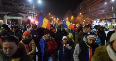 Galerie foto. CONSTANȚA, MAI UNITĂ CA NICIODATĂ. MII DE PROTESTATARI AU IEȘIT ÎN STRADĂ, ASEARĂ. ȘI NU SE OPRESC AICI... - 9