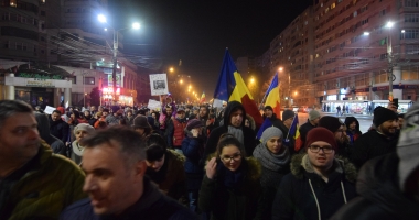 Galerie foto. CONSTANȚA, MAI UNITĂ CA NICIODATĂ. MII DE PROTESTATARI AU IEȘIT ÎN STRADĂ, ASEARĂ. ȘI NU SE OPRESC AICI... - 8
