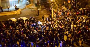 Galerie FOTO. VINEREA NEAGRĂ PENTRU CORUPȚII ROMÂNIEI / Constănțenii au protestat din nou, mai mulți ca niciodată - 18