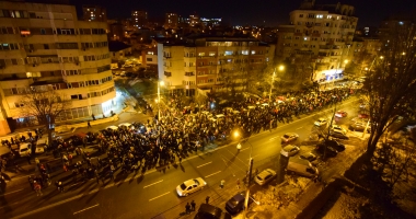 Galerie FOTO. VINEREA NEAGRĂ PENTRU CORUPȚII ROMÂNIEI / Constănțenii au protestat din nou, mai mulți ca niciodată - 19