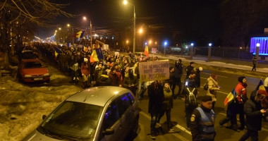 Galerie foto. CONSTANȚA, MAI UNITĂ CA NICIODATĂ. MII DE PROTESTATARI AU IEȘIT ÎN STRADĂ, ASEARĂ. ȘI NU SE OPRESC AICI... - 6
