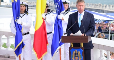 Stire din Eveniment : Președintele Klaus Iohannis a ajuns la Ziua Marinei: "Astfel de momente ne arată cât de puternice sunt simbolurile care ne unesc"