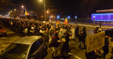 Galerie foto. CONSTANȚA, MAI UNITĂ CA NICIODATĂ. MII DE PROTESTATARI AU IEȘIT ÎN STRADĂ, ASEARĂ. ȘI NU SE OPRESC AICI... - 5