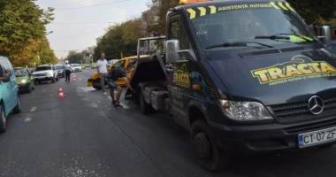 Trafic blocat pe b-dul Lăpușneanu. Accident rutier cu un taxi - 4