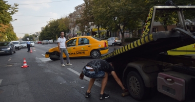 Trafic blocat pe b-dul Lăpușneanu. Accident rutier cu un taxi - 5