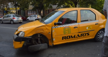 Trafic blocat pe b-dul Lăpușneanu. Accident rutier cu un taxi - 6