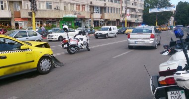 Galerie FOTO. Grav accident rutier pe I.C. Brătianu. Șoferul și asistenta de pe Ambulanța implicată, grav răniți - 6