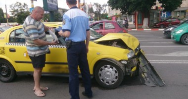 Galerie FOTO. Grav accident rutier pe I.C. Brătianu. Șoferul și asistenta de pe Ambulanța implicată, grav răniți - 4