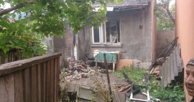 Imaginile dezastrului - CASĂ DIN CONSTANȚA, MISTUITĂ DE FLĂCĂRI! - Update - 2
