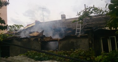 Imaginile dezastrului - CASĂ DIN CONSTANȚA, MISTUITĂ DE FLĂCĂRI! - Update - 11