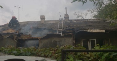 Imaginile dezastrului - CASĂ DIN CONSTANȚA, MISTUITĂ DE FLĂCĂRI! - Update - 15