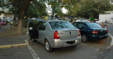 Mașinile turiștilor din Mamaia, "atacate" de hoți minori