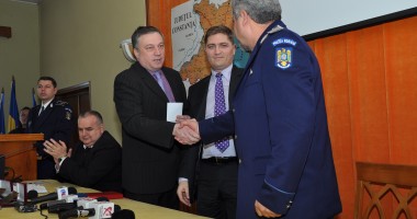 Stire din Eveniment : GALERIE FOTO/ Festivitate de retragere din activitate a celor doi "veterani" ai Poliției Constanța