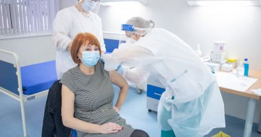 Stire din Social : Campanie de vaccinare drive-through în Constanța