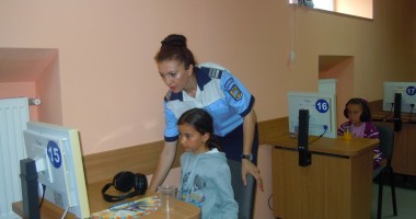 Stire din Eveniment : Galerie FOTO. Polițiștii constănțeni, alături de copii de ziua lor