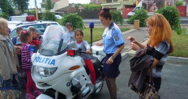 Galerie FOTO. Polițiștii constănțeni, alături de copii de ziua lor - 2