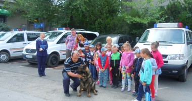 Galerie FOTO. Polițiștii constănțeni, alături de copii de ziua lor - 4