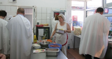 Stire din Social : Mii de kilograme de alimente, retrase de pe piață sau distruse prin incinerare