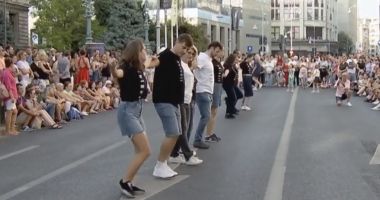 Stire din Social : Calea Victoriei a prins viaţă la a doua ediţie a evenimentului "Noaptea Dansului"