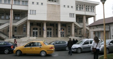 Stire din Cultură-Educație : Dublă lansare de carte la Biblioteca județeană "I.N. Roman"