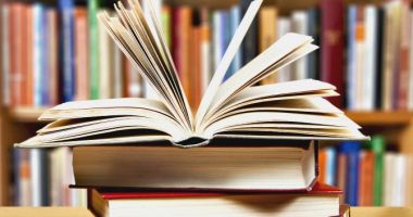 Stire din Cultură-Educație : Dublă lansare de carte la Biblioteca Județeană "I.N. Roman"