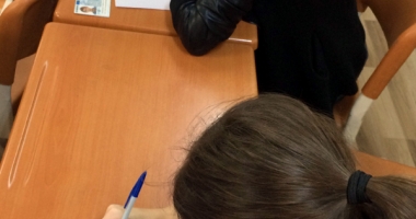 Dublu noroc pentru unii absolvenți. 3.000 de lei pentru media 10 la Bac