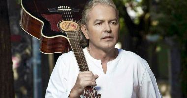 Stire din Cultură-Educație : Ducu Bertzi  ne încântă pe ritmuri  de muzică folk