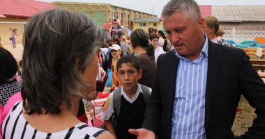 Stire din Politică-Administrație : "Bucuria copiilor mă determină să fac mai multe proiecte pentru ei"