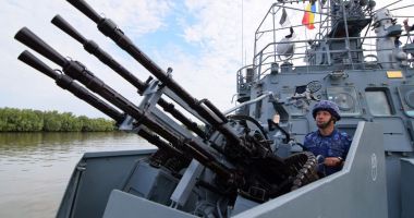 Stire din Eveniment : Marinarii militari, antrenamente pe Dunăre