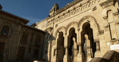 Stire din Cultură-Educație : Fără precedent pentru învățământul universitar: 36 de profesori pensionari puși pe liber. Pe când și la ”Ovidius”?