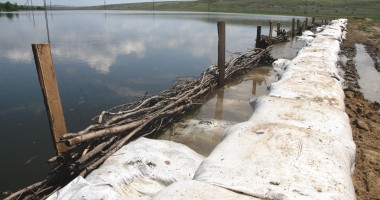 Stire din Social : COD PORTOCALIU de INUNDAȚII pe Dunăre. Viitura a ajuns la Topalu / Galerie foto