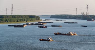 Stire din Economie : România va autoriza intrarea a 30 de nave din porturile ucrainene de la Dunăre până vineri