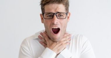 Durerea de gât poate fi tratată acasă! Iată câteva metode eficiente