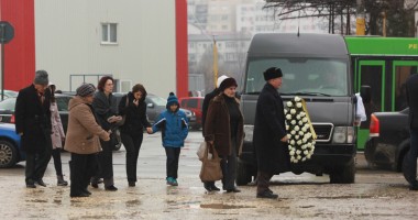 Imagini sfâșietoare! Durere fără margini la înmormântarea Melinei / Galerie FOTO - 2