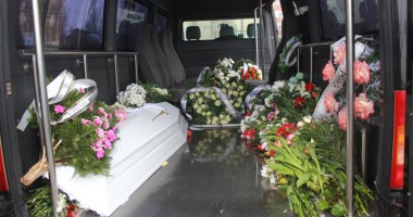 Imagini sfâșietoare! Durere fără margini la înmormântarea Melinei / Galerie FOTO - 4