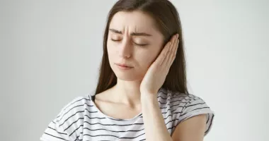 Stire din Sănătate : Remedii naturale pentru durerile de urechi. Soluții simple și eficiente acasă