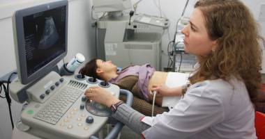 Stire din Sănătate : Dureri abdominale puternice! Ce se ascunde în spatele acestei suferințe