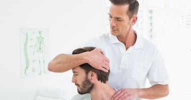 Durerile gâtului pot fi cauzate de tensiunea musculară