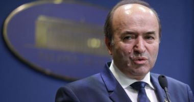 Stire din Eveniment : Tudorel Toader și-a rupt piciorul