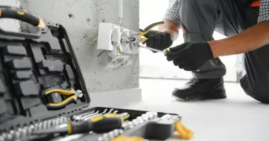 Stire din Social : 11 lucruri la care să fii atent când alegi priza potrivită pentru instalația electrică