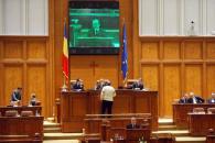 Stire din Politică-Administrație : Premierul Boc a prezentat Parlamentului un pachet de măsuri anticriză pentru 2010