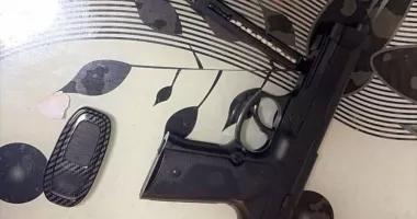 Tânăr de 20 de ani, cercetat într-un dosar penal după ce a folosit un pistol airsoft asupra unui bărbat