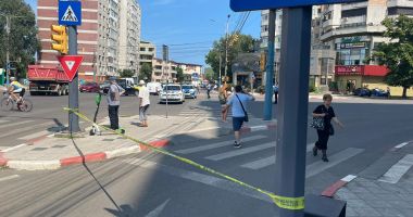 Stire din Eveniment : UPDATE. VIDEO. ALERTĂ în zona Casei de Cultură. BAGAJ SUSPECT verificat de pirotehniști